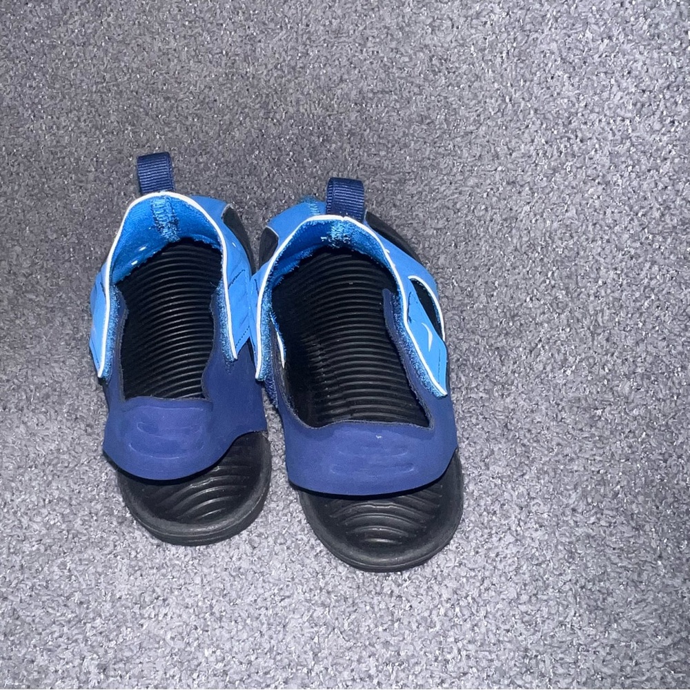 Boys Nike sunray sandals - Picture 3 of 4